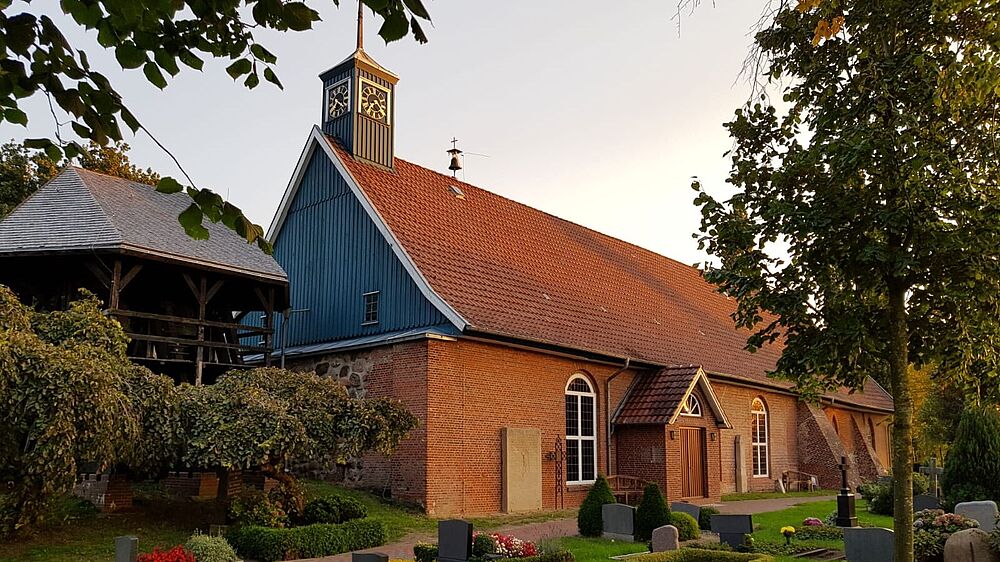 St. Marien Kirnche in Heiligenstedten am Morgen