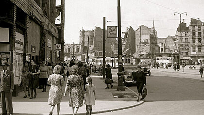 Starßenszene, Deutschand in den 1950er Jahren  