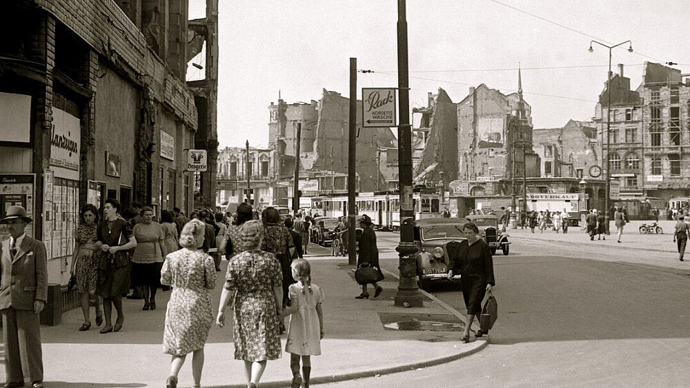 Starßenszene, Deutschand in den 1950er Jahren  