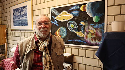 Henry Ostermann schaut in die Kamera
