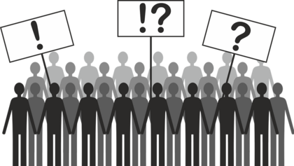 Eine Gruppe von Menschen, dargestellt als einfache Silhouetten, die in einer Demonstration zusammenstehen. Einige von ihnen halten Schilder mit Symbolen wie einem Ausrufezeichen (!), einem Fragezeichen (?), und einer Kombination aus beidem (!?). Die Farben der Figuren wechseln zwischen verschiedenen Grautönen.
