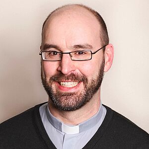 Porträt von Raphael Steenbuck, Pastor in der Kirchengemeinde Barmstedt, Kirchenkreis Rantzau-Münsterdorf