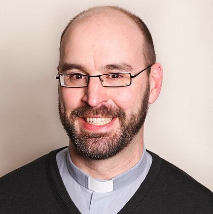 Porträt von Raphael Steenbuck, Pastor in der Kirchengemeinde Barmstedt, Kirchenkreis Rantzau-Münsterdorf
