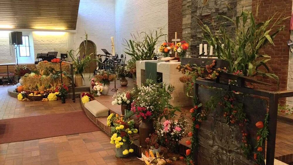 Altarschmuck zu Erntedank Hohenlockstedt
