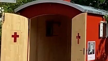 Die Schäferwagenkirche ist ein umgebauter Bauwagen