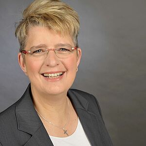 Porträt von Britta Stender, Pastorin in der Friedenskirchengemeinde Elmshorn