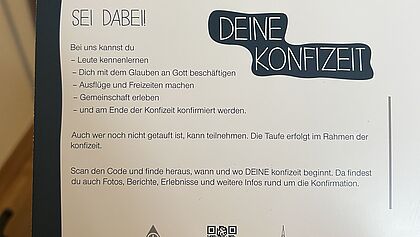 Postkarte, die zur Konfi-Zeit einlädt