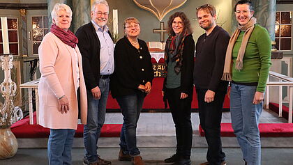 Gruppenfoto vor dem Altar
