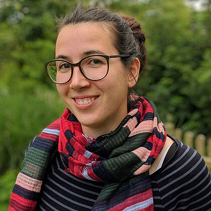 Pastorin Mirjam Pietzsch aus Kiebitzreihe lächelt in die Kamera